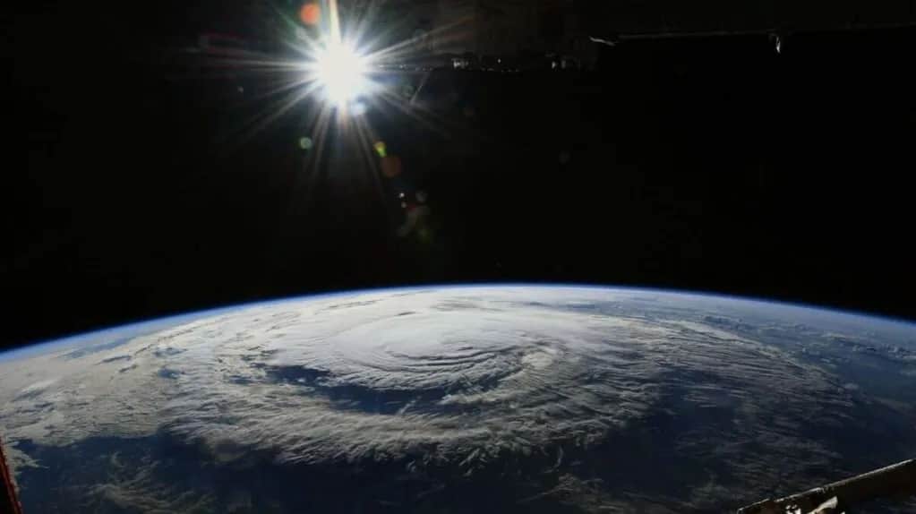 Dlaczego w kosmosie jest zimno? Fascynujące fakty o temperaturze w próżni