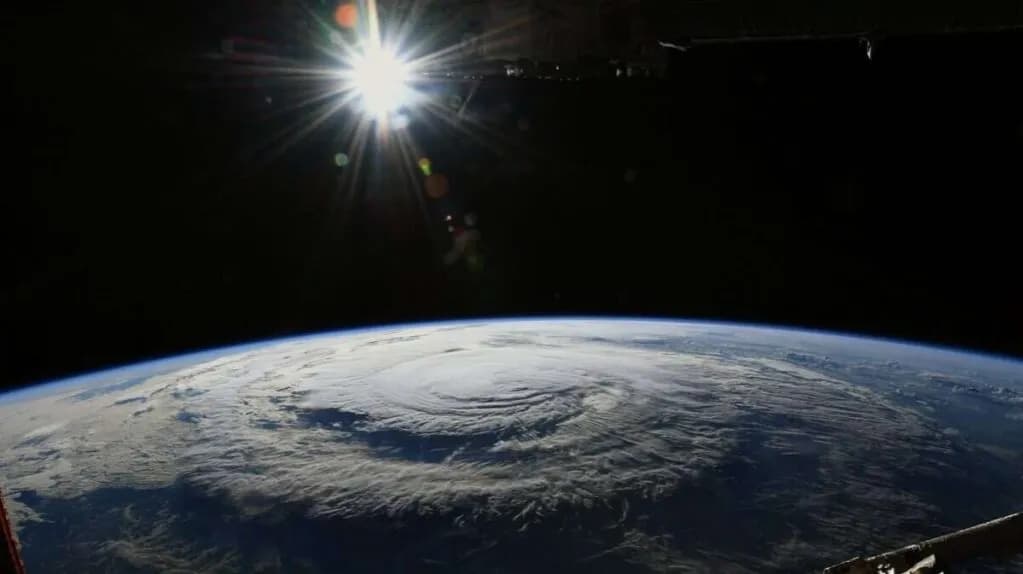 Dlaczego w kosmosie jest zimno? Fascynujące fakty o temperaturze w próżni