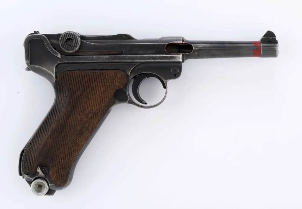 Co oznacza gdy ktoś celuje do ciebie z pistoletu we śnie - interpretacja