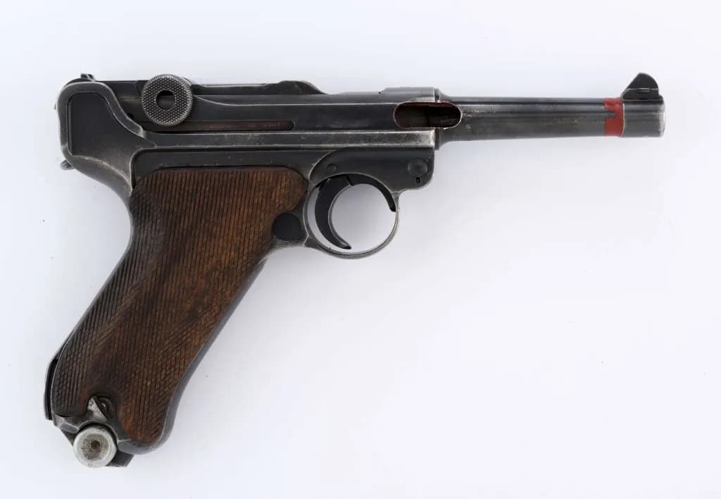 Co oznacza gdy ktoś celuje do ciebie z pistoletu we śnie - interpretacja