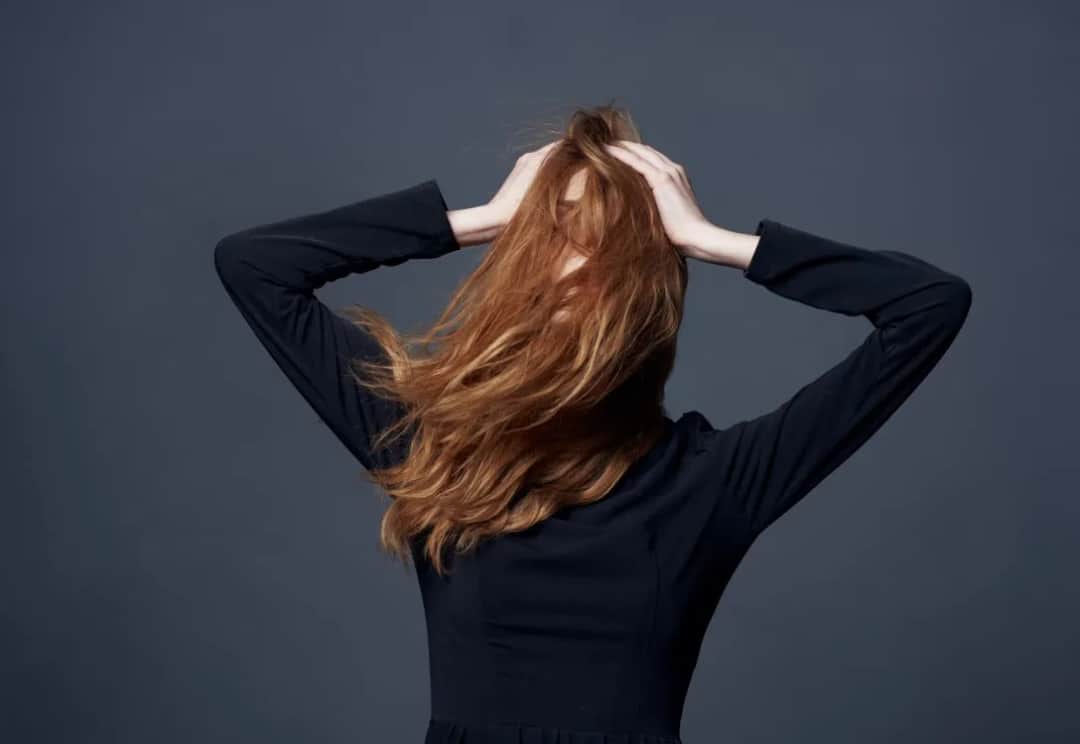 Dlaczego śnią Ci się włosy innych? Zaskakująca prawda o emocjach