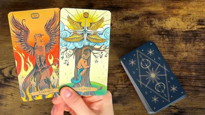 Tarot co on myśli: odkryj prawdziwe uczucia i intencje w relacji