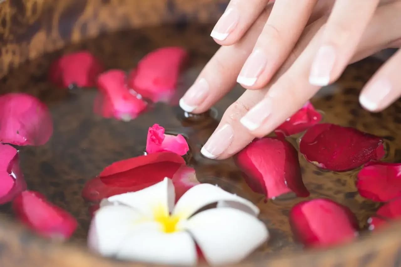 Sen o paznokciach: 5 ukrytych znaczeń o twoim życiu i zdrowiu