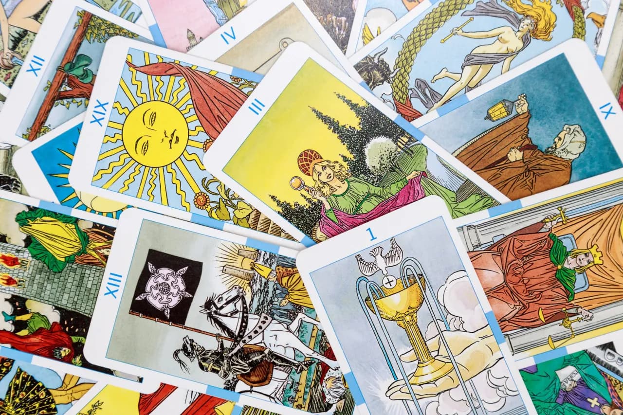 Ile kosztuje tarot? Ceny kart i wróżb w Polsce, które zaskakują