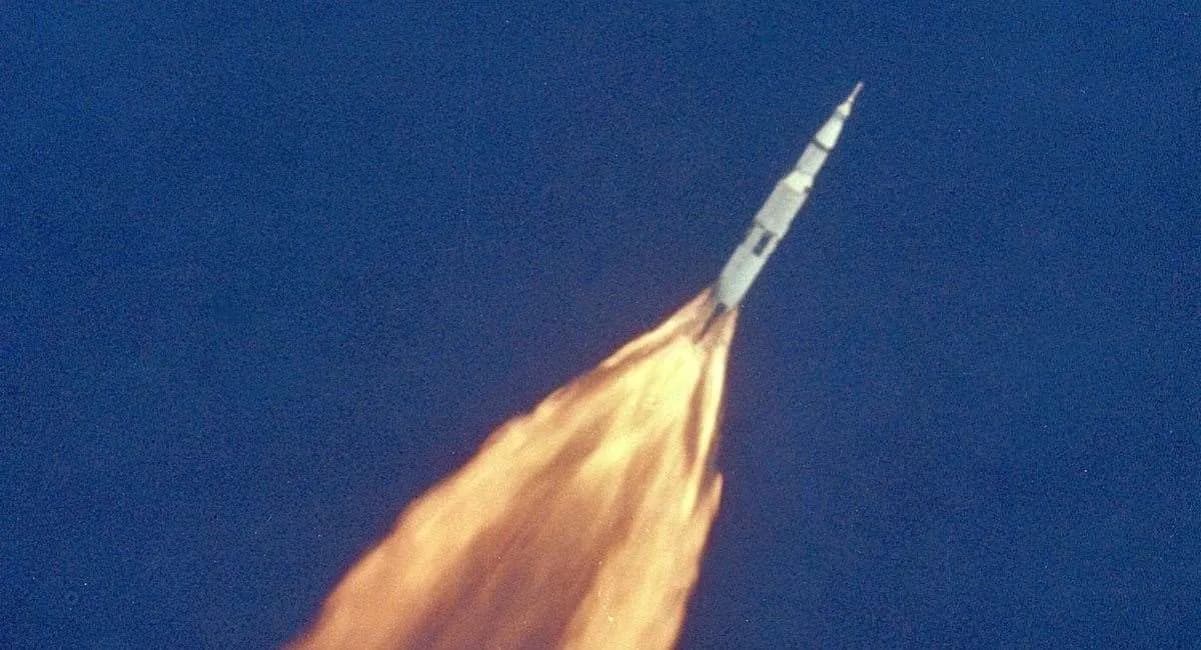 Ile rakieta leci w kosmos: poznaj czas lotu od startu do orbity